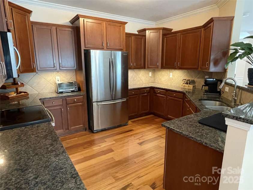 14413 Lake Crossing Drive, Charlotte, NC 28278.  MLS# CAR4263641, YatesRealty ID 19681. 