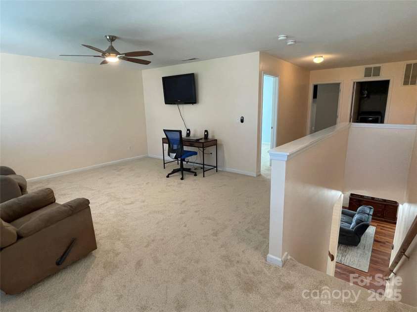 14413 Lake Crossing Drive, Charlotte, NC 28278.  MLS# CAR4263641, YatesRealty ID 19681. 