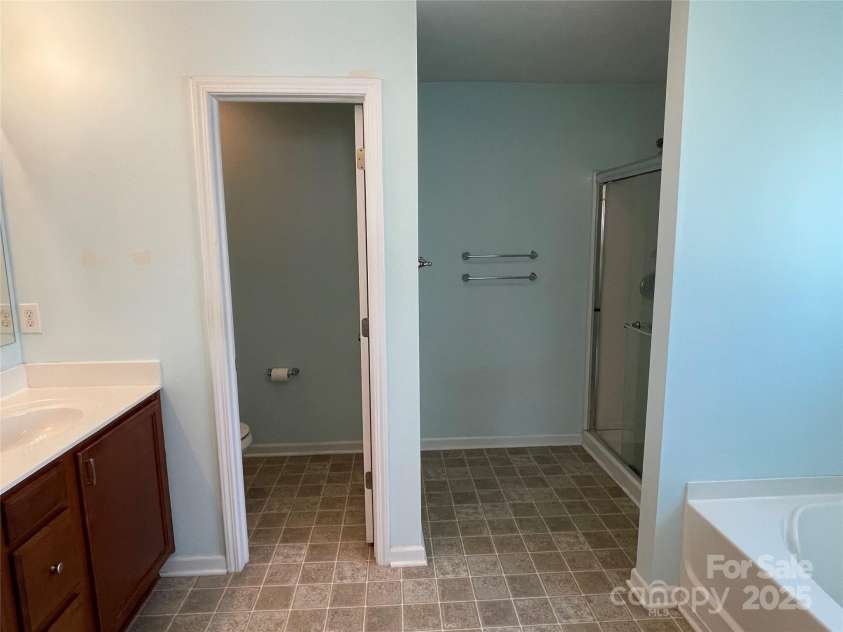 14413 Lake Crossing Drive, Charlotte, NC 28278.  MLS# CAR4263641, YatesRealty ID 19681. 