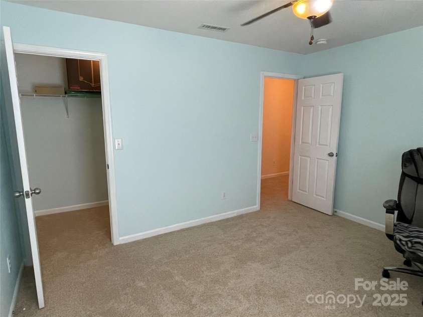 14413 Lake Crossing Drive, Charlotte, NC 28278.  MLS# CAR4263641, YatesRealty ID 19681. 