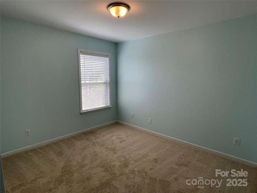 14413 Lake Crossing Drive, Charlotte, NC 28278.  MLS# CAR4263641, YatesRealty ID 19681. 