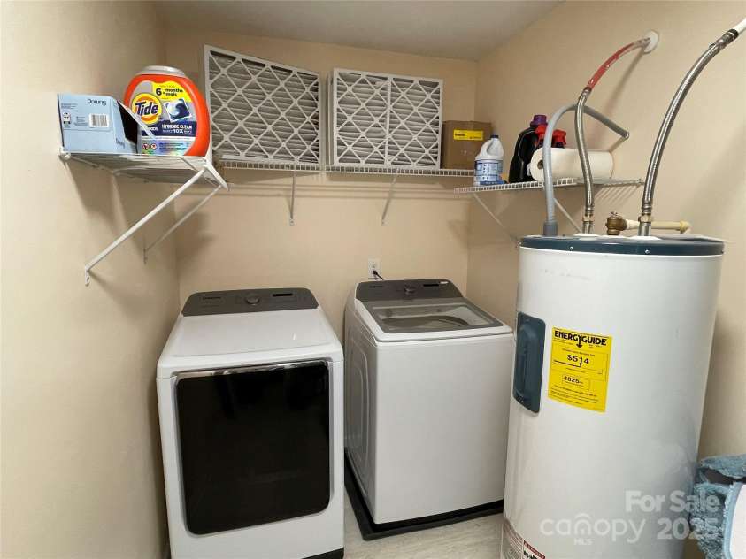 14413 Lake Crossing Drive, Charlotte, NC 28278.  MLS# CAR4263641, YatesRealty ID 19681. 