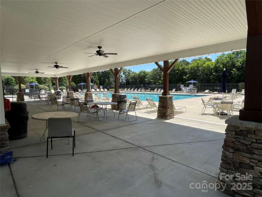 14413 Lake Crossing Drive, Charlotte, NC 28278.  MLS# CAR4263641, YatesRealty ID 19681. 