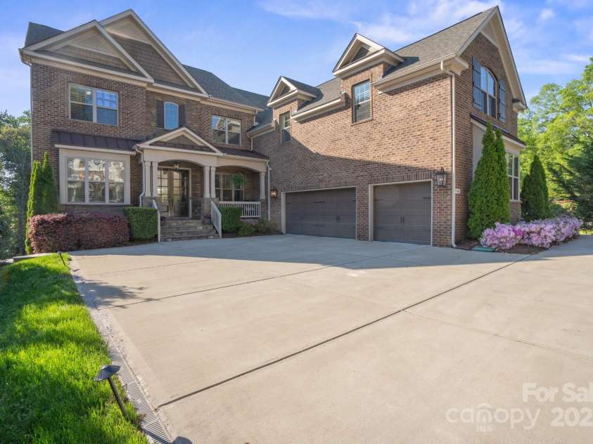 7944 Park Road, Charlotte, NC 28210.  MLS# CAR4243475, YatesRealty ID 19683. 