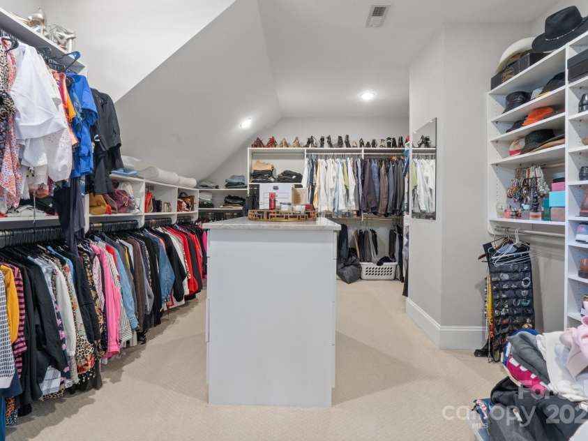 7944 Park Road, Charlotte, NC 28210.  MLS# CAR4243475, YatesRealty ID 19683. 