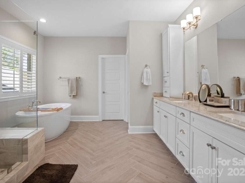 7944 Park Road, Charlotte, NC 28210.  MLS# CAR4243475, YatesRealty ID 19683. 