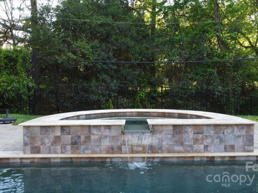 7944 Park Road, Charlotte, NC 28210.  MLS# CAR4243475, YatesRealty ID 19683. 