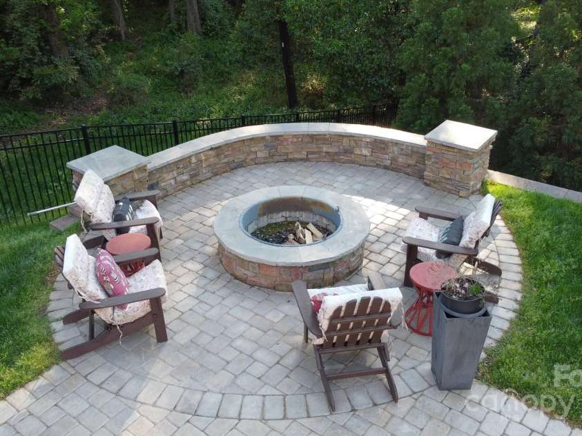 7944 Park Road, Charlotte, NC 28210.  MLS# CAR4243475, YatesRealty ID 19683. 