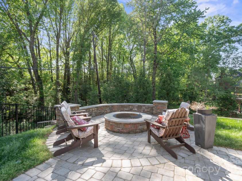 7944 Park Road, Charlotte, NC 28210.  MLS# CAR4243475, YatesRealty ID 19683. 