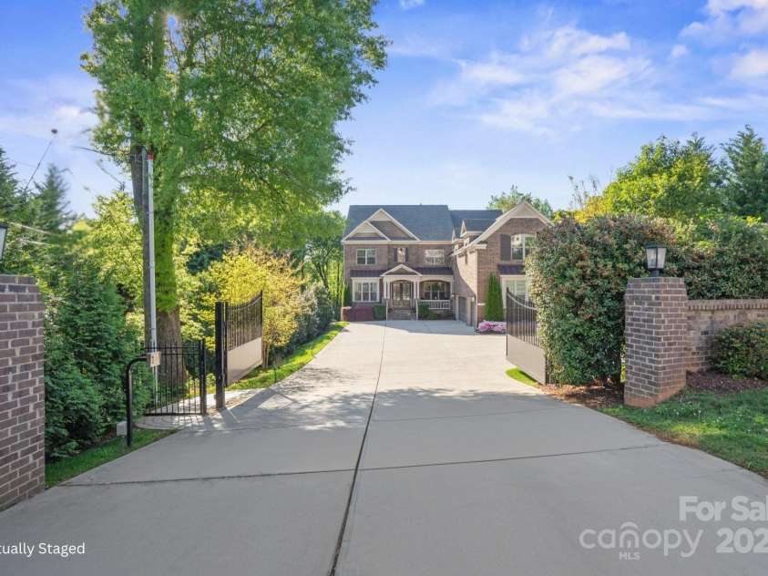 7944 Park Road, Charlotte, NC 28210.  MLS# CAR4243475, YatesRealty ID 19683. 