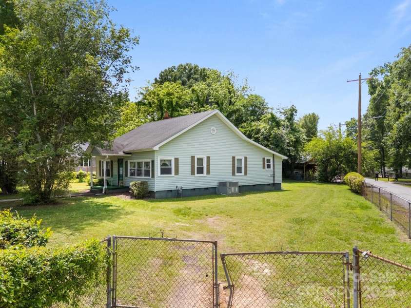 304 Miller Avenue, Salisbury, NC 28144.  MLS# CAR4257836, YatesRealty ID 19684. 