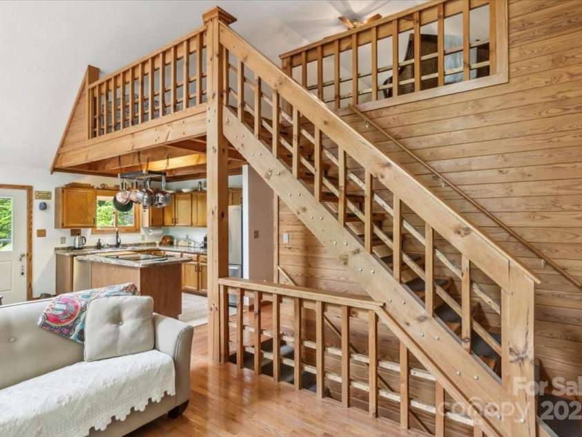 256 West Ridge Drive, Burnsville, NC 28714.  MLS# CAR4259013, YatesRealty ID 19685. 