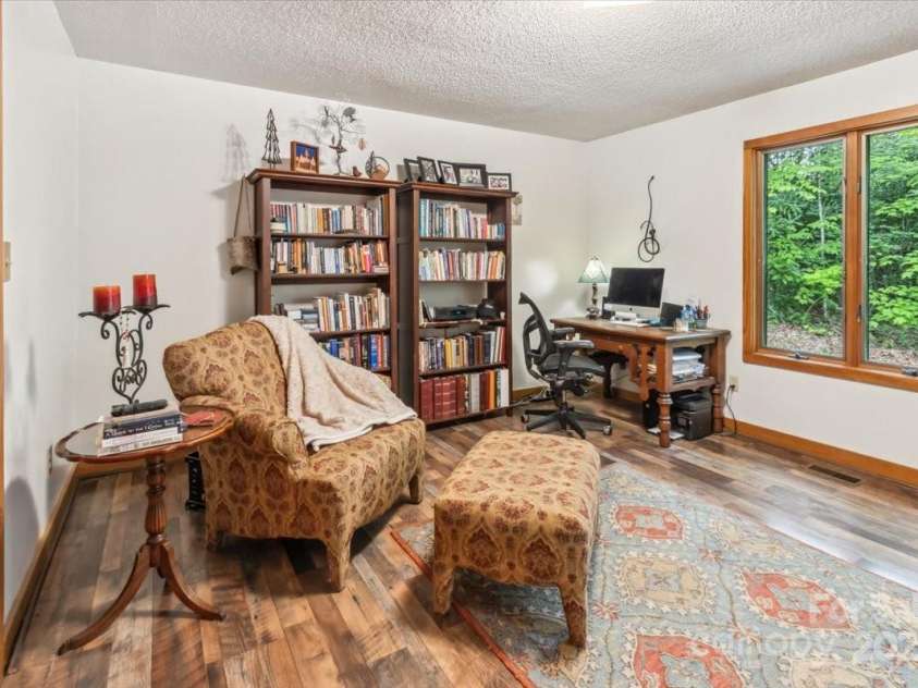 256 West Ridge Drive, Burnsville, NC 28714.  MLS# CAR4259013, YatesRealty ID 19685. 