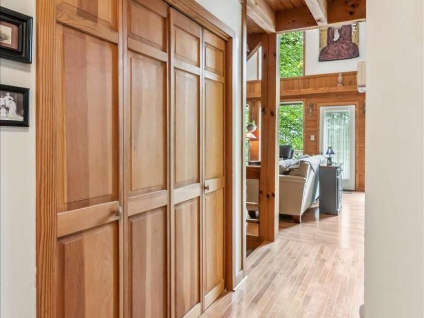 256 West Ridge Drive, Burnsville, NC 28714.  MLS# CAR4259013, YatesRealty ID 19685. 