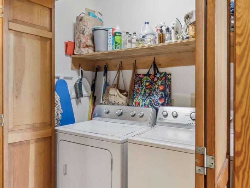 256 West Ridge Drive, Burnsville, NC 28714.  MLS# CAR4259013, YatesRealty ID 19685. 