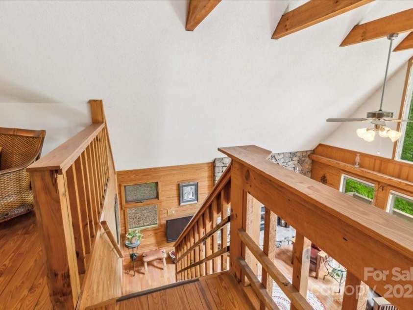 256 West Ridge Drive, Burnsville, NC 28714.  MLS# CAR4259013, YatesRealty ID 19685. 