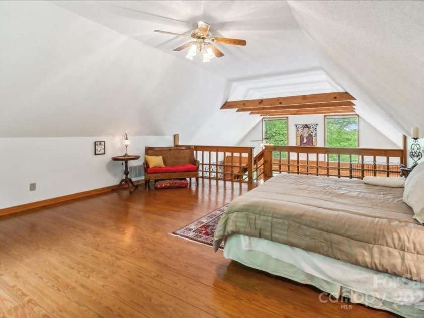 256 West Ridge Drive, Burnsville, NC 28714.  MLS# CAR4259013, YatesRealty ID 19685. 