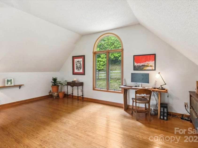 256 West Ridge Drive, Burnsville, NC 28714.  MLS# CAR4259013, YatesRealty ID 19685. 