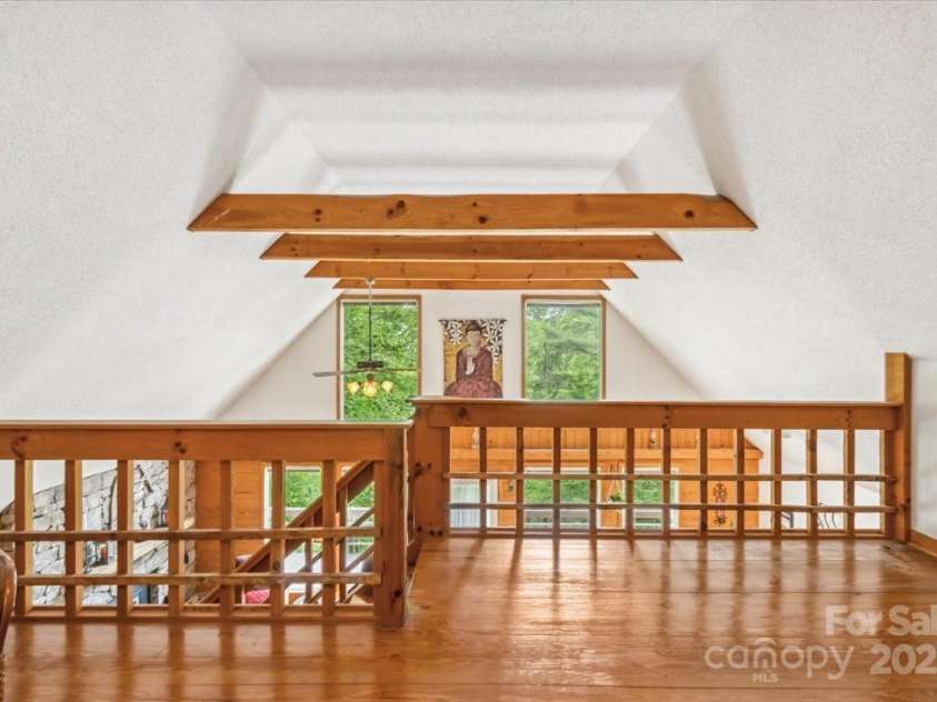 256 West Ridge Drive, Burnsville, NC 28714.  MLS# CAR4259013, YatesRealty ID 19685. 