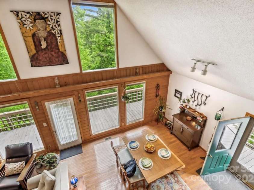 256 West Ridge Drive, Burnsville, NC 28714.  MLS# CAR4259013, YatesRealty ID 19685. 