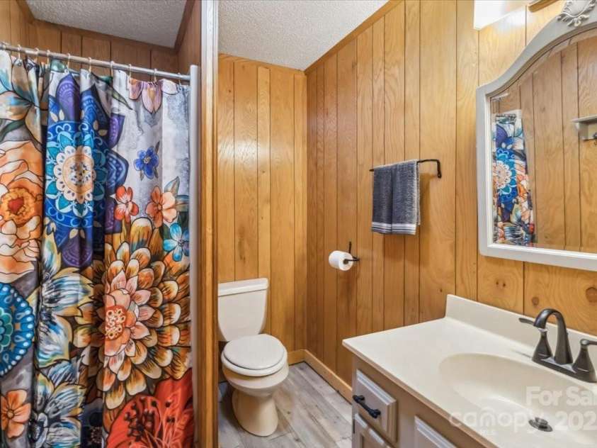 256 West Ridge Drive, Burnsville, NC 28714.  MLS# CAR4259013, YatesRealty ID 19685. 