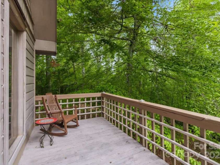 256 West Ridge Drive, Burnsville, NC 28714.  MLS# CAR4259013, YatesRealty ID 19685. 