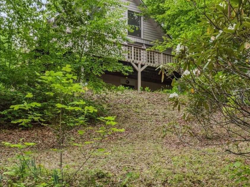 256 West Ridge Drive, Burnsville, NC 28714.  MLS# CAR4259013, YatesRealty ID 19685. 