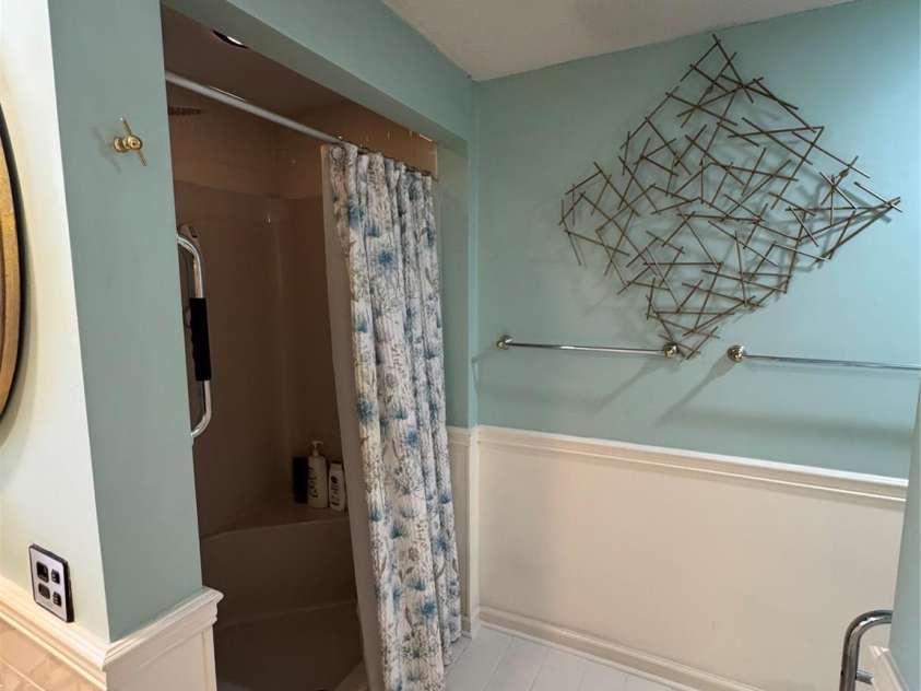 12 Laurelwood Lane, Newland, NC 28657.  MLS# CAR4370487, YatesRealty ID 19686. 