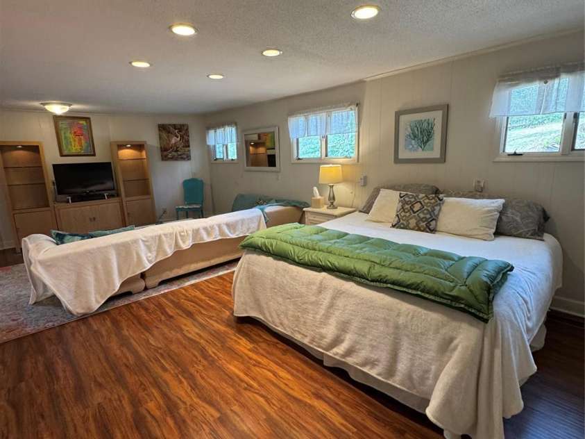 12 Laurelwood Lane, Newland, NC 28657.  MLS# CAR4370487, YatesRealty ID 19686. 