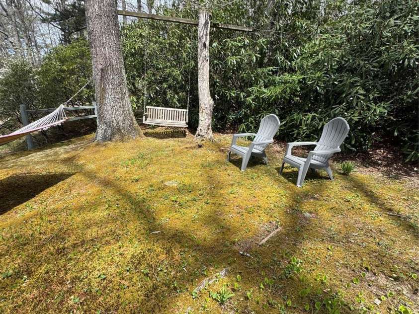 12 Laurelwood Lane, Newland, NC 28657.  MLS# CAR4370487, YatesRealty ID 19686. 