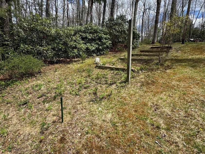 12 Laurelwood Lane, Newland, NC 28657.  MLS# CAR4370487, YatesRealty ID 19686. 
