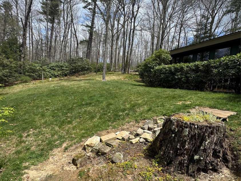 12 Laurelwood Lane, Newland, NC 28657.  MLS# CAR4370487, YatesRealty ID 19686. 