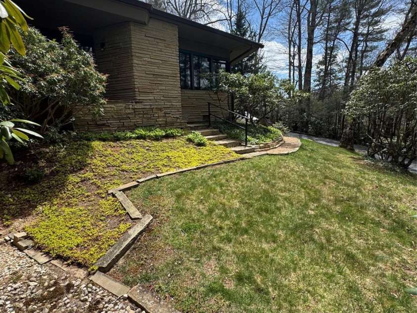 12 Laurelwood Lane, Newland, NC 28657.  MLS# CAR4370487, YatesRealty ID 19686. 