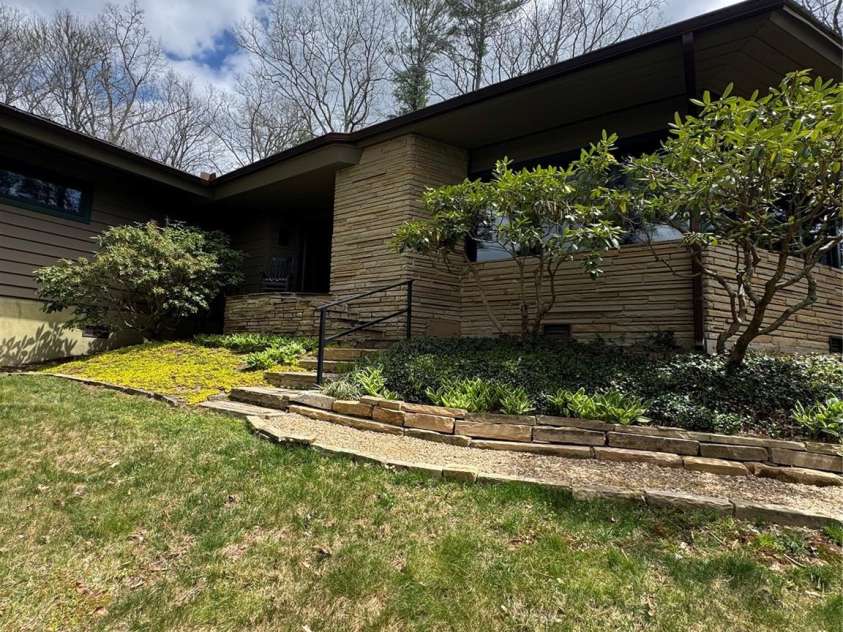 12 Laurelwood Lane, Newland, NC 28657.  MLS# CAR4370487, YatesRealty ID 19686. 