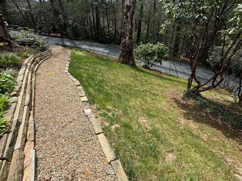 12 Laurelwood Lane, Newland, NC 28657.  MLS# CAR4370487, YatesRealty ID 19686. 