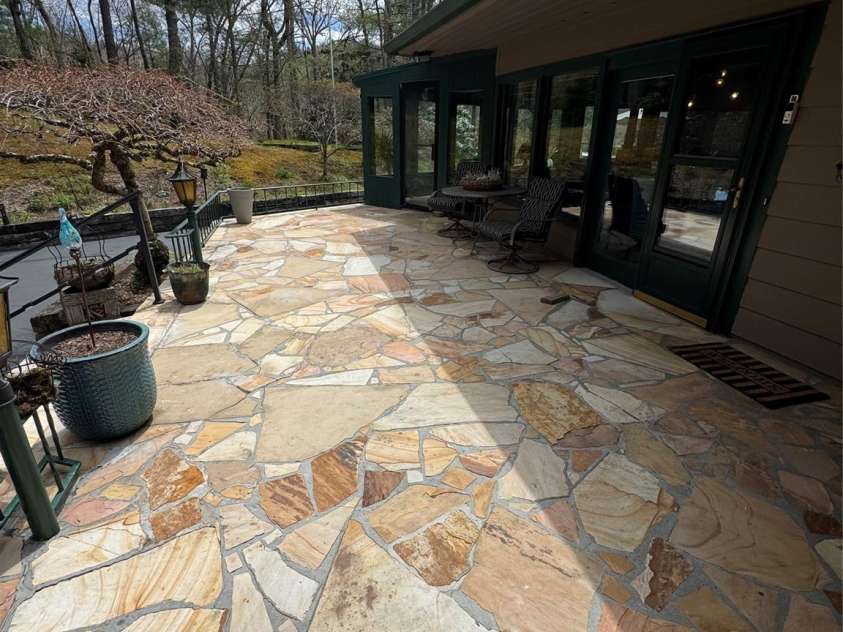 12 Laurelwood Lane, Newland, NC 28657.  MLS# CAR4370487, YatesRealty ID 19686. 