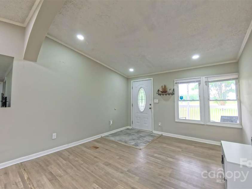 8140 Karriker Road, Kannapolis, NC 28081.  MLS# CAR4250480, YatesRealty ID 19686. Entrance/Foyer