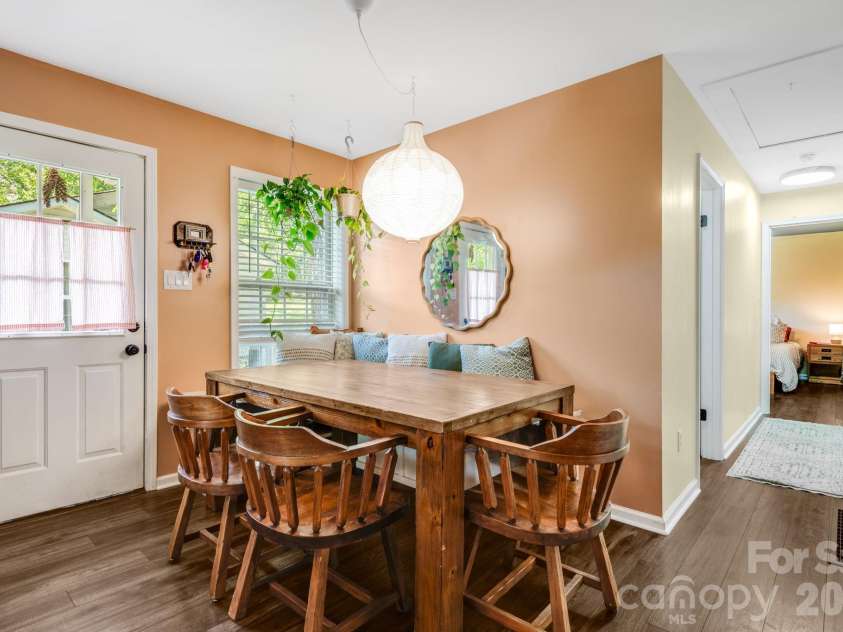 112 Shadowlawn Drive, Asheville, NC 28806.  MLS# CAR4377425, YatesRealty ID 19687. 