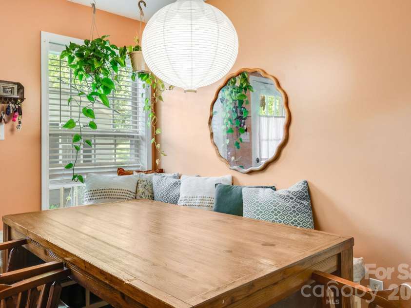 112 Shadowlawn Drive, Asheville, NC 28806.  MLS# CAR4377425, YatesRealty ID 19687. 