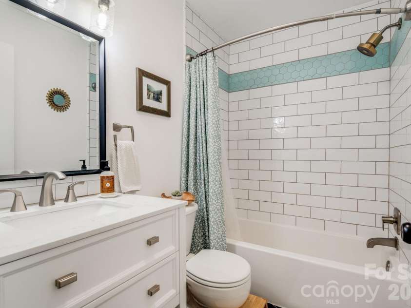 112 Shadowlawn Drive, Asheville, NC 28806.  MLS# CAR4377425, YatesRealty ID 19687. 