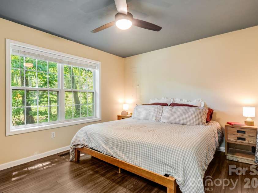 112 Shadowlawn Drive, Asheville, NC 28806.  MLS# CAR4377425, YatesRealty ID 19687. 