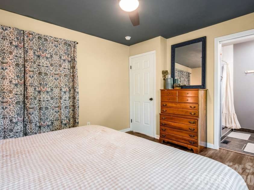 112 Shadowlawn Drive, Asheville, NC 28806.  MLS# CAR4377425, YatesRealty ID 19687. 