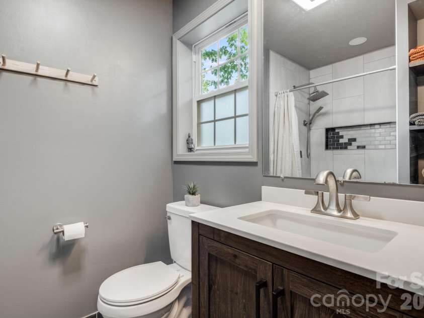 112 Shadowlawn Drive, Asheville, NC 28806.  MLS# CAR4377425, YatesRealty ID 19687. 