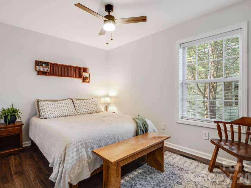 112 Shadowlawn Drive, Asheville, NC 28806.  MLS# CAR4377425, YatesRealty ID 19687. 