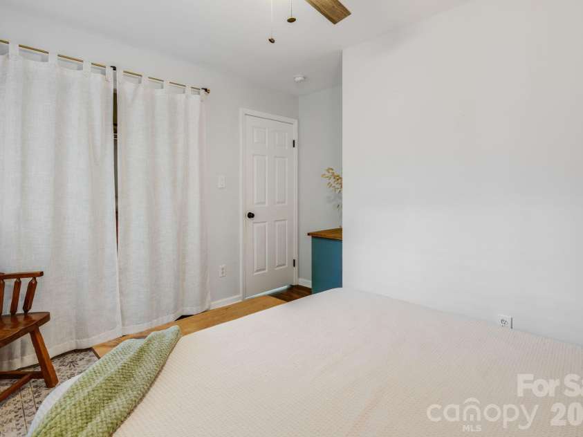 112 Shadowlawn Drive, Asheville, NC 28806.  MLS# CAR4377425, YatesRealty ID 19687. 