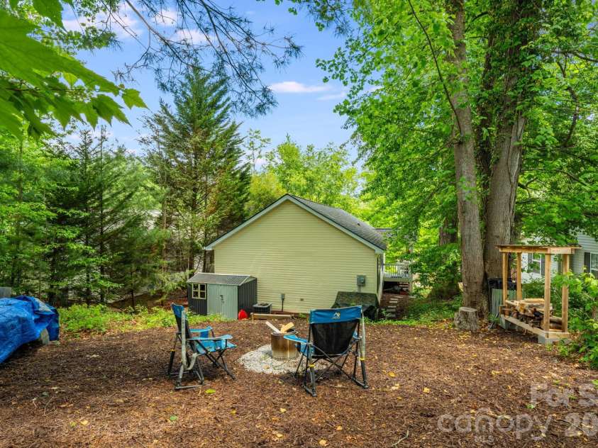 112 Shadowlawn Drive, Asheville, NC 28806.  MLS# CAR4377425, YatesRealty ID 19687. 