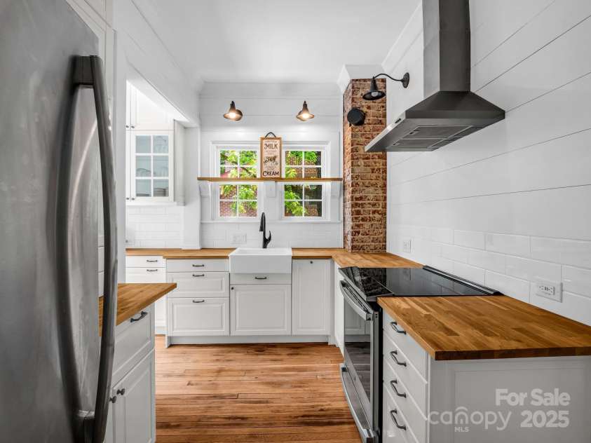 201 6th Street, Rutherfordton, NC 28139.  MLS# CAR4245347, YatesRealty ID 19688. 