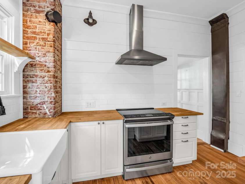 201 6th Street, Rutherfordton, NC 28139.  MLS# CAR4245347, YatesRealty ID 19688. 