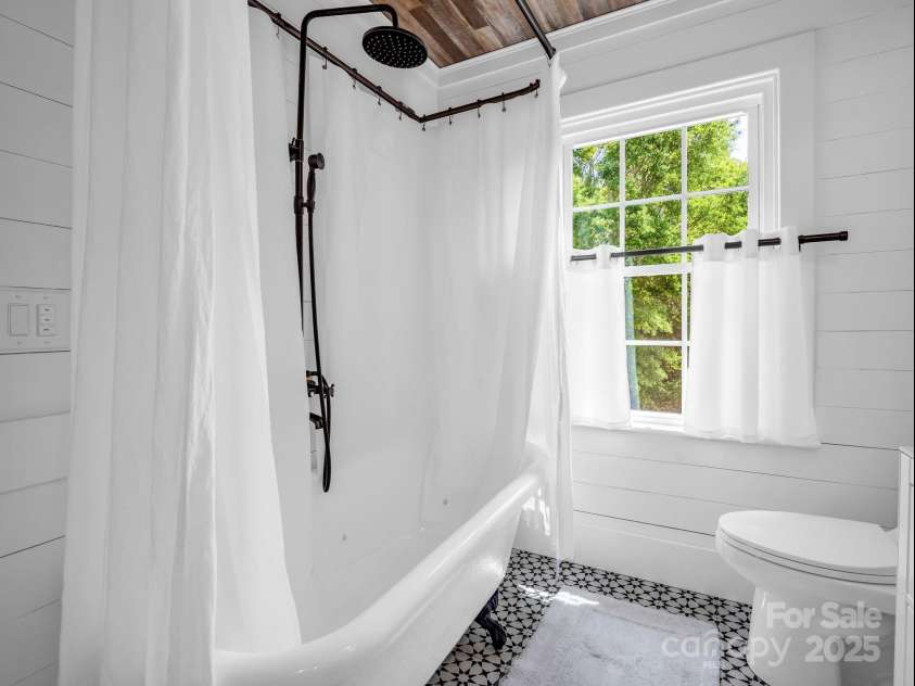 201 6th Street, Rutherfordton, NC 28139.  MLS# CAR4245347, YatesRealty ID 19688. 