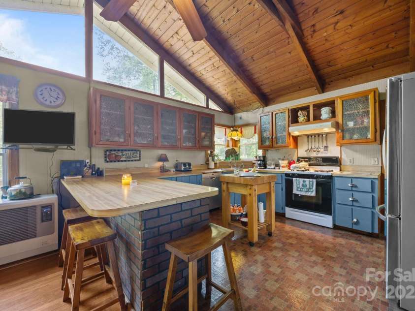 13884 Cruso Road, Canton, NC 28716.  MLS# CAR4270300, YatesRealty ID 19691. 